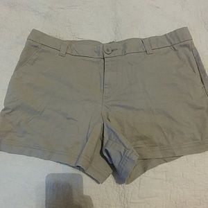 Ladies shorts. Khaki button,button twill